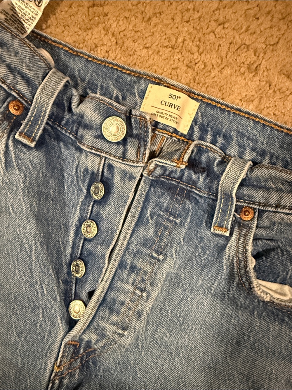 Levi's Light Wash Straight-Leg Women's Jeans - Picture 2 of 4